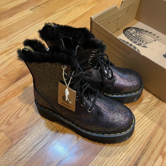 Dr. Marten JADON BOOT FAUX FUR-LINED METALLIC LEATHER PLATFORMS - Picture 4 of 8